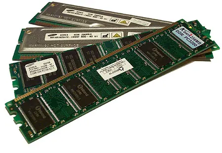 Modul DDR RAM paměti — komponenta k zátěžovému testu stability počítače