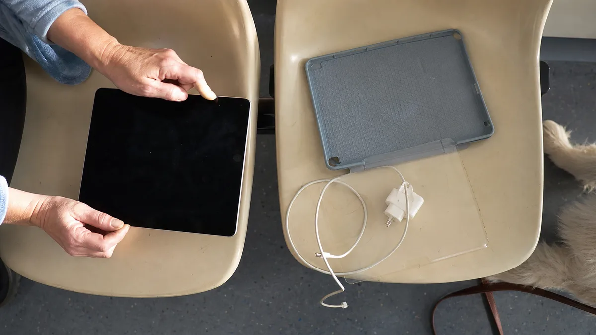 iPad nereaguje na dotyk nebo se ovládá sám: co vyloučit před opravou displeje